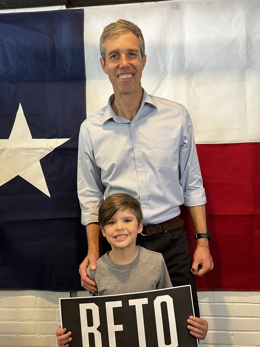 MaryMinusLamb's tweet photo. Yesterday @BetoORourke was in our home city Temple! We finally got to meet after he spoke. Valor was stoked as you can see!🤩🥳Hearing what Beto had to say gave me so much hope again. His note to Valor was perfect. We’re keeping the faith, #Beto! #BetoForTexas #BetoForGovernor https://t.co/15EoePUftL