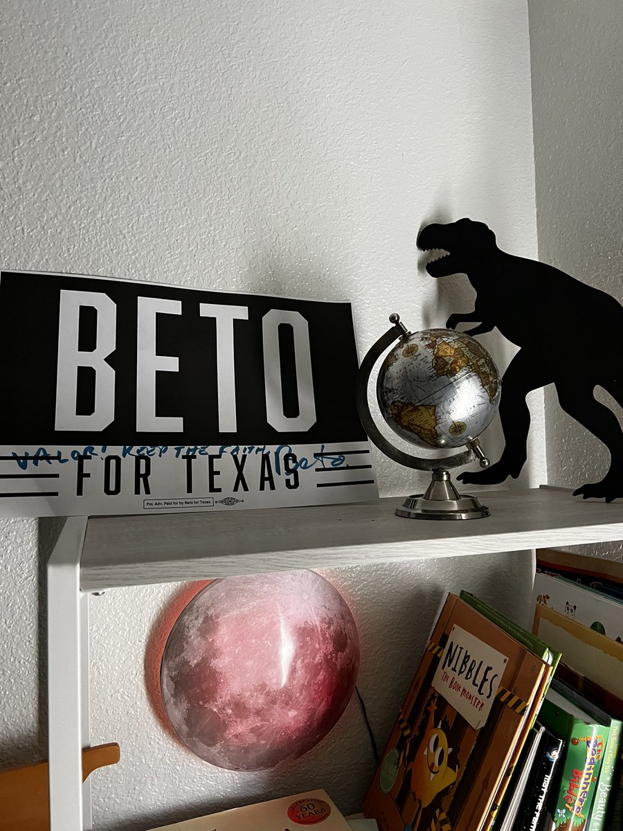 MaryMinusLamb's tweet photo. Yesterday @BetoORourke was in our home city Temple! We finally got to meet after he spoke. Valor was stoked as you can see!🤩🥳Hearing what Beto had to say gave me so much hope again. His note to Valor was perfect. We’re keeping the faith, #Beto! #BetoForTexas #BetoForGovernor https://t.co/15EoePUftL