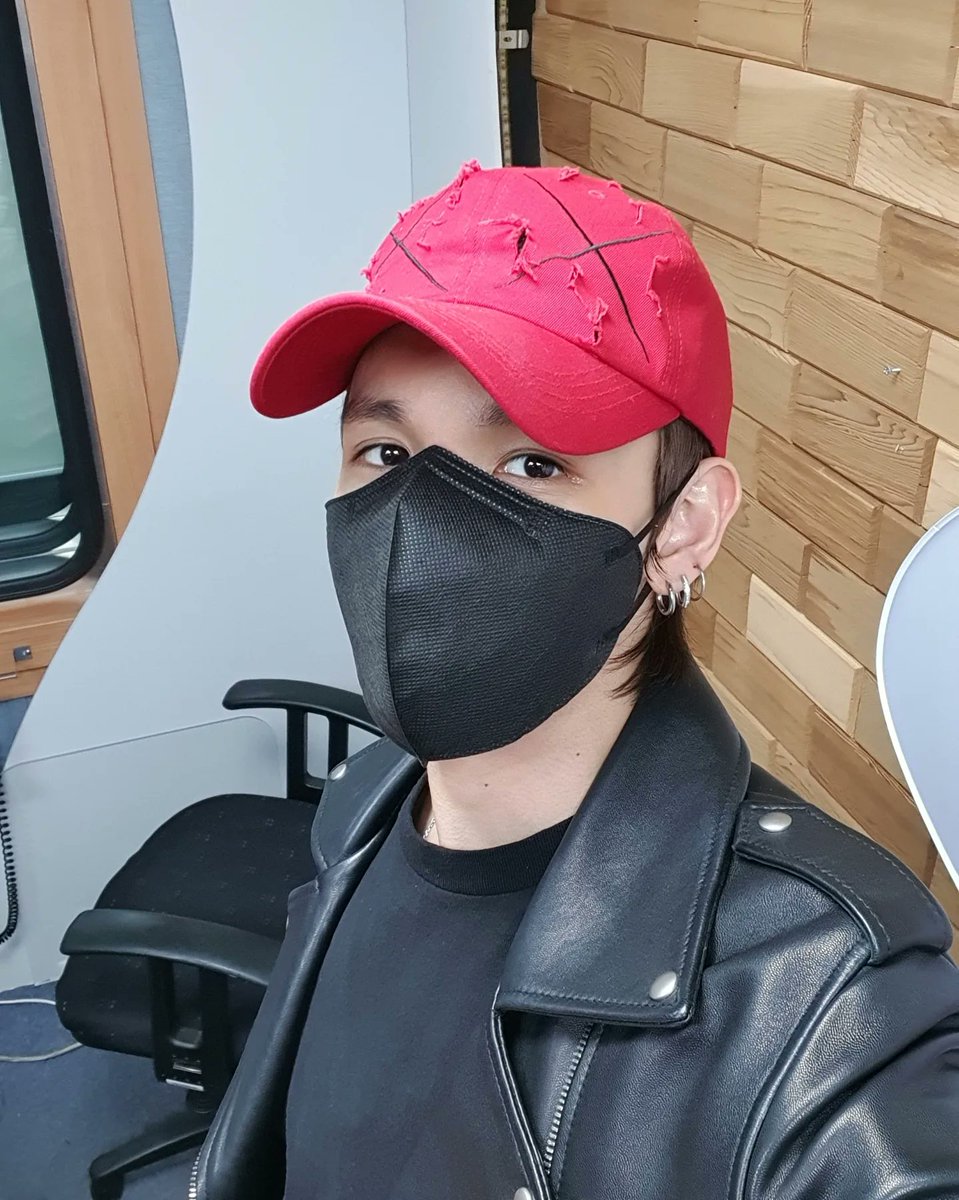 rnus_arirang's tweet photo. 220408 Radio'n Us

Chillax'n Us time‼️
DJ @SAMUEL_twt_ and WOORI ❤️‍🔥❤️‍🔥

#ARIRANGRADIO #RADIONUS #RNUS
#아리랑라디오 #라디온어스
#Samuel #사무엘 https://t.co/Hyvrm8UgAB