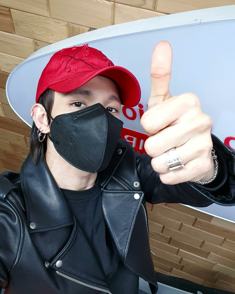 rnus_arirang's tweet photo. 220408 Radio'n Us

Chillax'n Us time‼️
DJ @SAMUEL_twt_ and WOORI ❤️‍🔥❤️‍🔥

#ARIRANGRADIO #RADIONUS #RNUS
#아리랑라디오 #라디온어스
#Samuel #사무엘 https://t.co/Hyvrm8UgAB