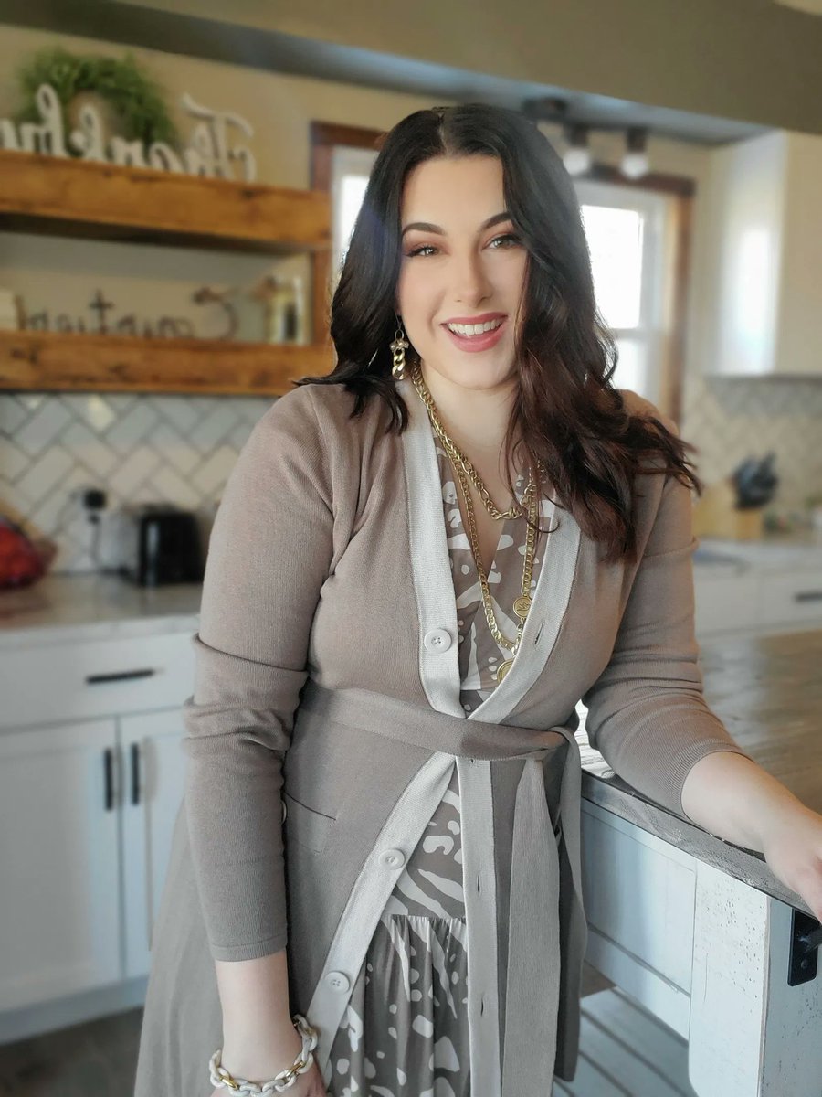 cabiclothing's tweet photo. You'll put this on and say it's your favorite. 😉

We asked #cabiStylist Lydia for some Genteel Cardigan outfit inspo. Swipe through and check out her styling tips below! ⬇️ https://t.co/8us2VezZcx