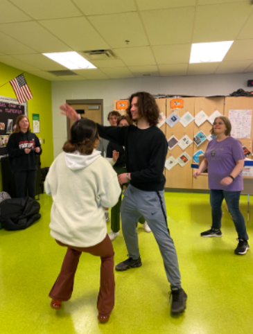 TheCozyCo's tweet photo. Right before Spring Break we had our March Madness Mixr where we played "basketball" 🏀! This is a great way for us as a team to use team bonding skills, and our HR Team never fails to make it fun! Way to go Brett, Elijah and Cooper!  🤩🤩🤩 https://t.co/iDTDOw6fc1
