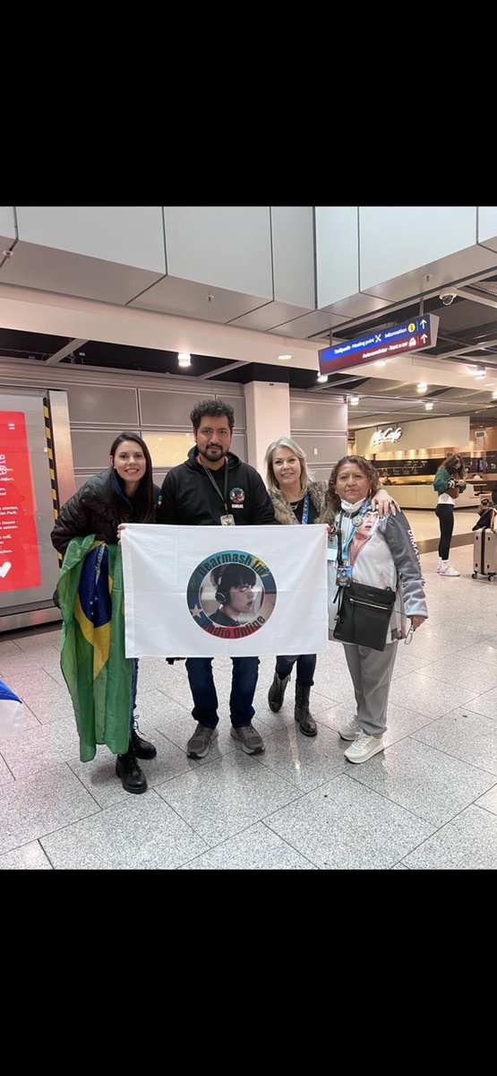 dimashdivulgabr's tweet photo. América Latina se fazendo presente na espera do nosso astro #DimashQudaibergen o melhor vocalista do planeta ,Brazil presente 🇧🇷Rádio Online-Chile quanta emoção, Bravo @dimash_official vc merece todo carinho e amor do mundo https://t.co/pKPIncjehz