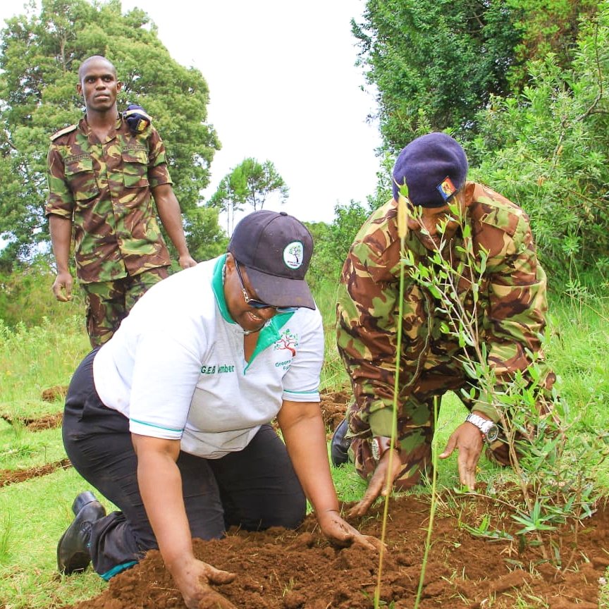 WanyekiJedidah's tweet photo. In love with the soil. No progress without touching the soil.
#makingpeacewithnature https://t.co/wW23igPc7o