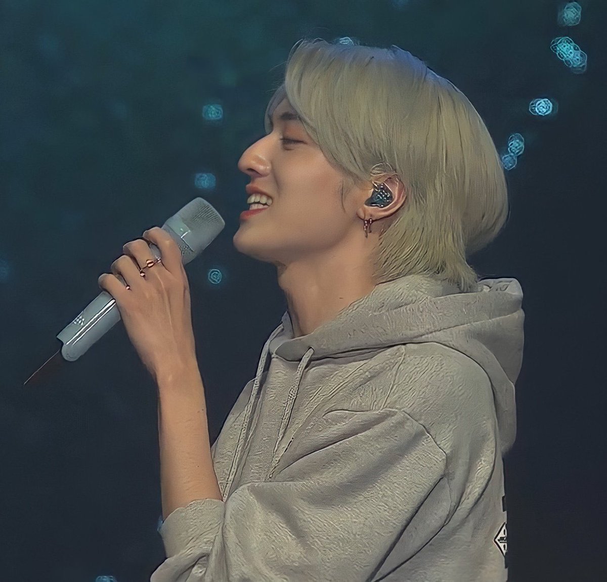 MinoWife29's tweet photo. Gue gak suka cowok yg lebih muda dari gue, tapi kalo itu haruto..... Bisa kok dibicarakan baik baik 😭
#TREASURE_1STCONCERT #HARUTO𓃱 https://t.co/sDJKX3hnnL