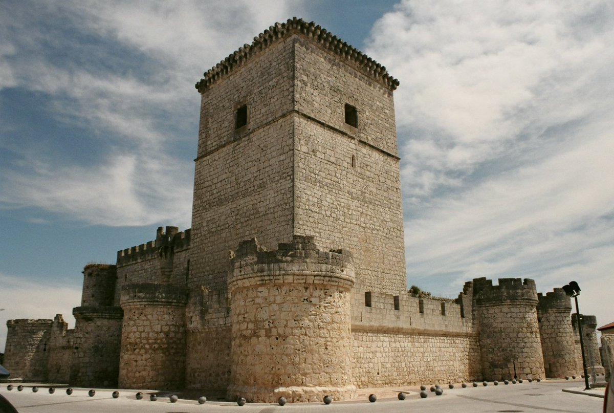 Castillos__'s tweet photo. Castillo de Portillo, S.XIV.

Tierra de pinares, Valladolid, Castilla. https://t.co/B1fGY0xKpX