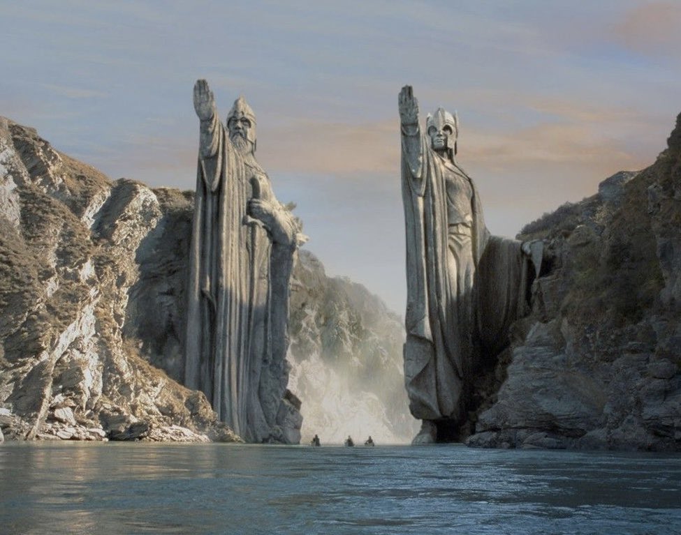 Ich will dass wir eine Mauer um #Russland bauen.

Und ich will dass die Grenztore genau so aussehen.

#Ukraine