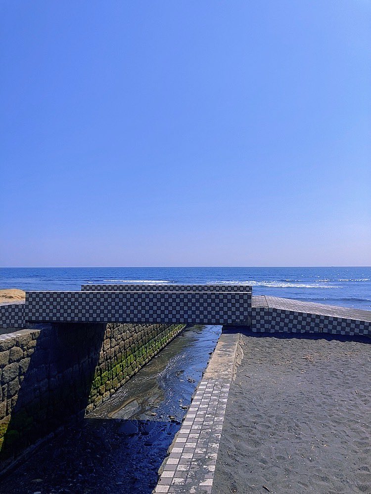 flashlpoint's tweet image. 春の鎌倉@稲村が崎にお邪魔しました
スネ～たあに膝
ほとんど割れてなかったけれど、快晴、弱オンショアが心地よい平日の午後 貸し切りの海に入れることに感謝🙏水が透き通っていて気持ち良き1日✨