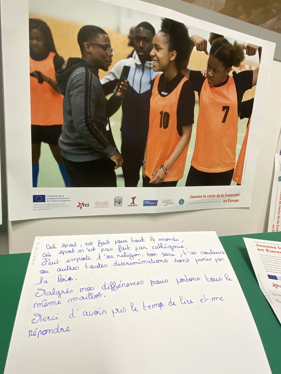LPClaudel94's tweet photo. Les élèves du Lycée Camille Claudel se sont prêté au jeu ; ils ont écrit des cartes postales à des inconnus trouvés sur l’annuaire afin de leur partager des messages d’espoir, de bienveillance &amp; de fraternité. #solidarité #DeveloppementDurable #bienveillance #fraternity #sororité https://t.co/F6HwM2iXEp