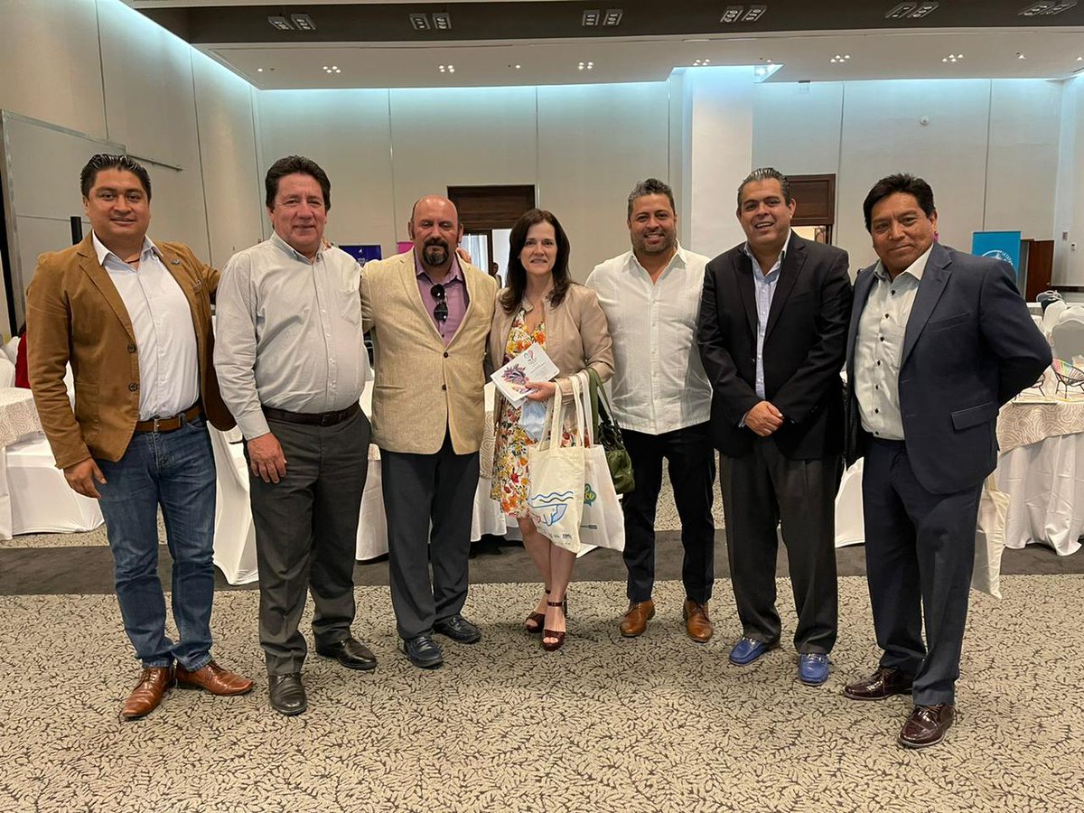 En el marco del 1er Encuentro Interestatal de <a href="/AntomexAc/">ANTOMEX</a>, contamos con la asistencia de los Secretarios de Turismo de Guerrero, Santos Ramírez, y de Puebla, Marta Teresa Ornelas, entre otros compañeros y autoridades. Hoy continuamos trabajando.