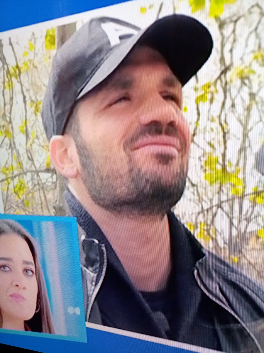 LoriMilano3's tweet photo. ANVEDI sto Luca. In confronto "ER MONNEZZA" e "ER PATATA" so'  damerini dell'alta società de Roma.
#uominiedonne #trashtv #tvtalk #bori #COATTO #borgataro https://t.co/xKPuav9JT3