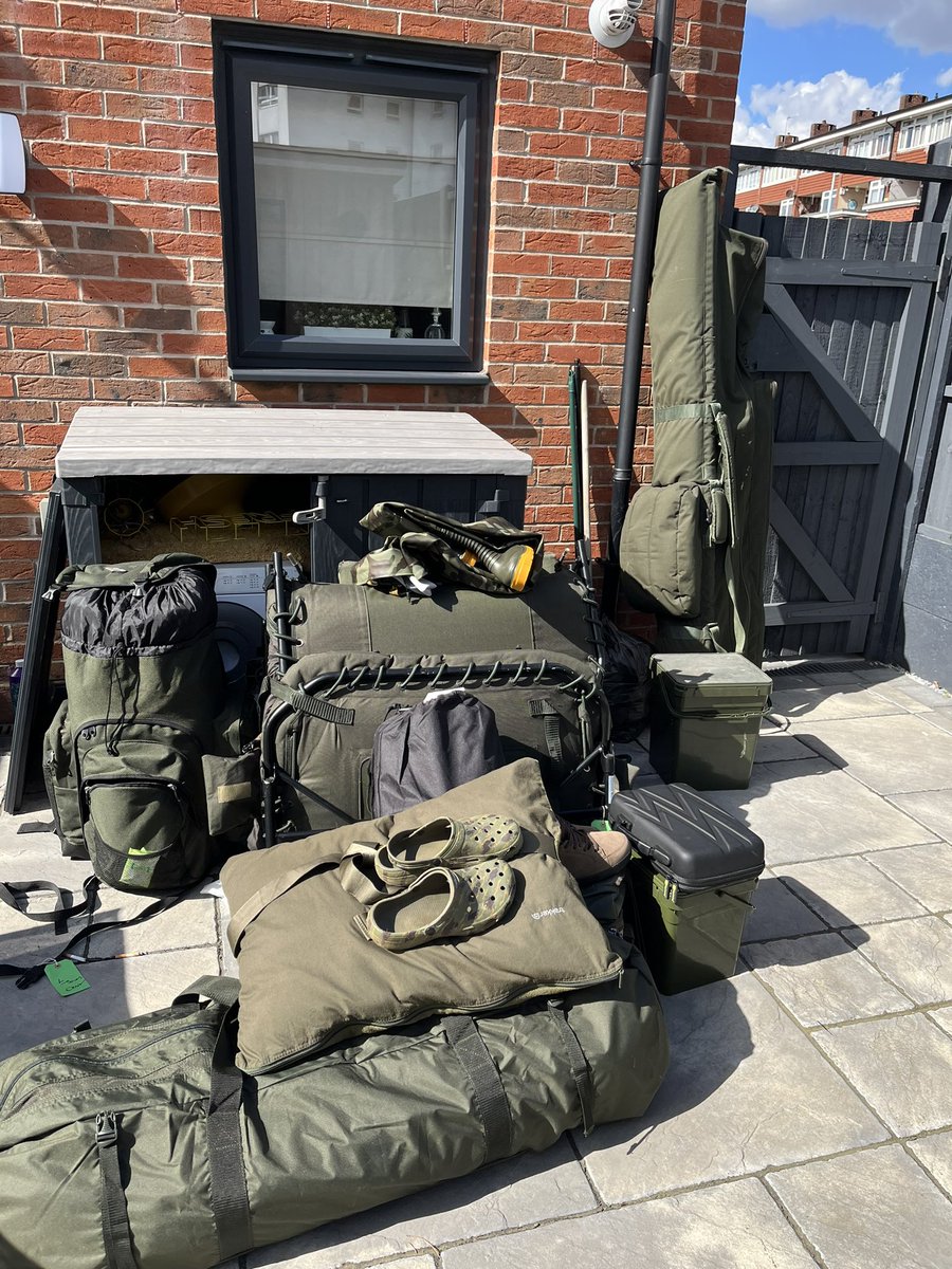 bones1004's tweet image. All ready for france just waiting for my lift