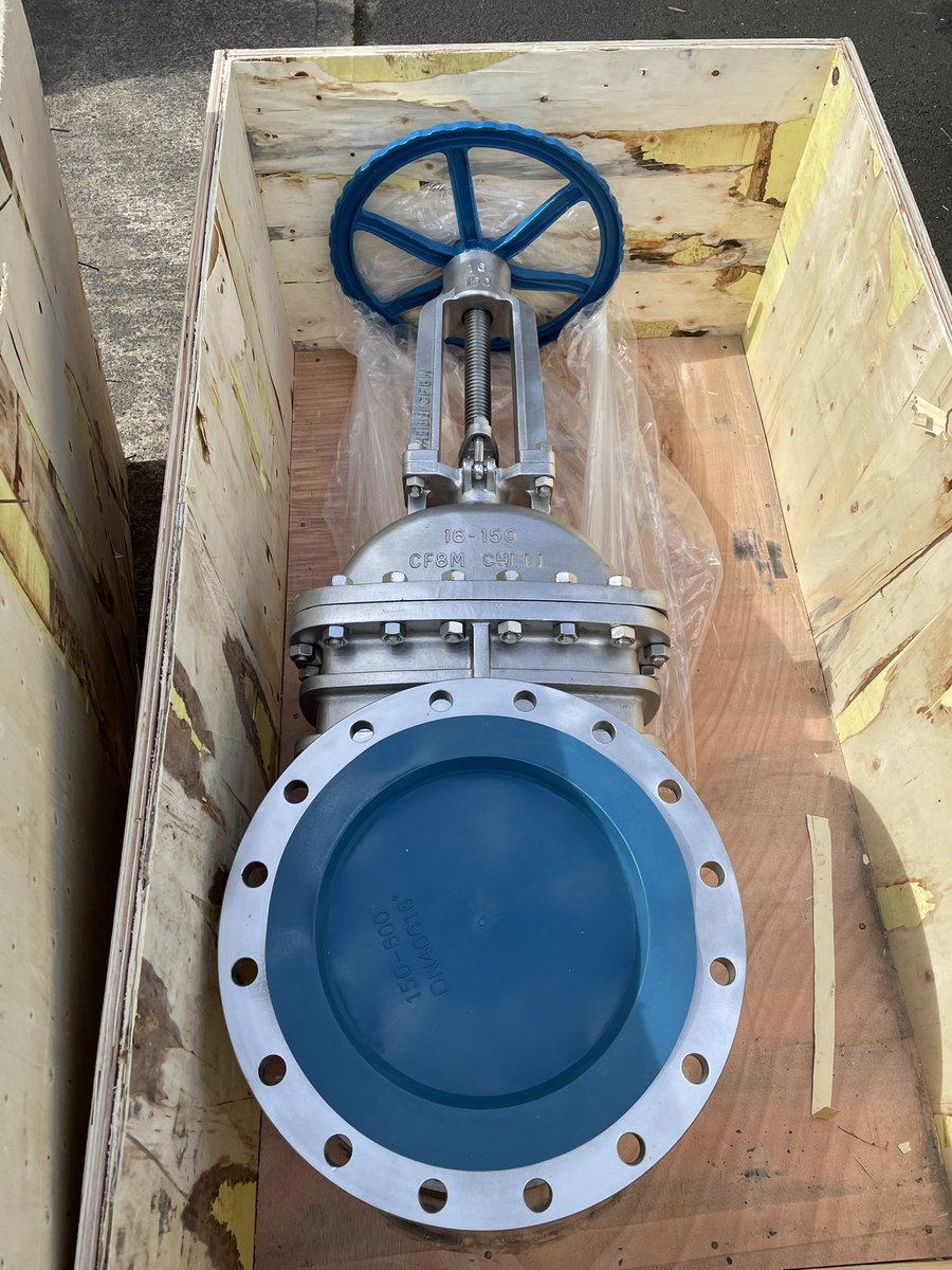 Fresh stock of stainless steel gate, globe and check valves arrived this morning from our manufacturing partners TOCINA! 🚛 

This TOCINA 16” CL150RF CF8M/Trim10 gate valve will be shipped direct to site on a next day service using our plain label system! 

#TOCINA #JCVLTD
