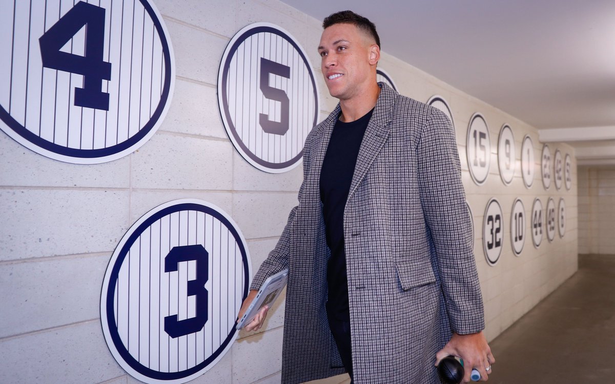 Yankees's tweet photo. Clock in &amp; Lock in. https://t.co/X2IeUSfhUl