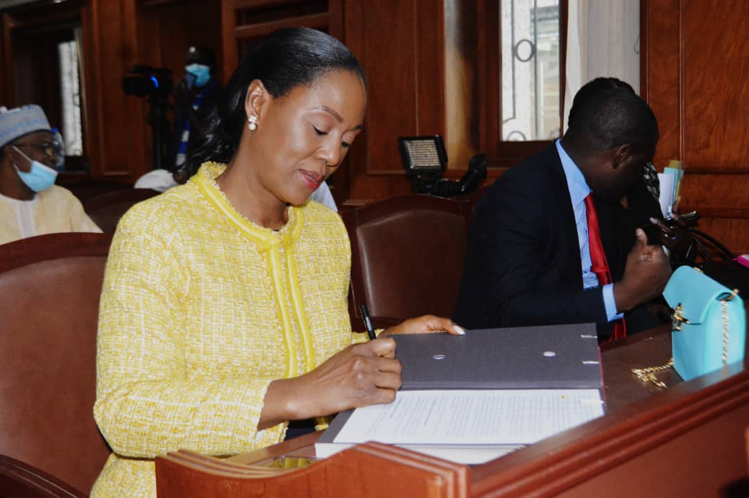 EcobankCameroun's tweet photo. Yesterday we signed the Memorandum of Understanding related to the payment of customs duties fees and various taxes via the #eGUCE platform (online Single Window for Foreign Trade in Cameroon) to help customers sort out the taxes easily online and free of Charge.
1/2 https://t.co/Tm4e3o4Pn2