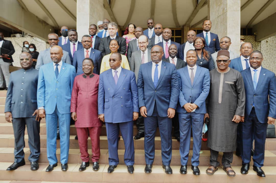 EcobankCameroun's tweet photo. Yesterday we signed the Memorandum of Understanding related to the payment of customs duties fees and various taxes via the #eGUCE platform (online Single Window for Foreign Trade in Cameroon) to help customers sort out the taxes easily online and free of Charge.
1/2 https://t.co/Tm4e3o4Pn2