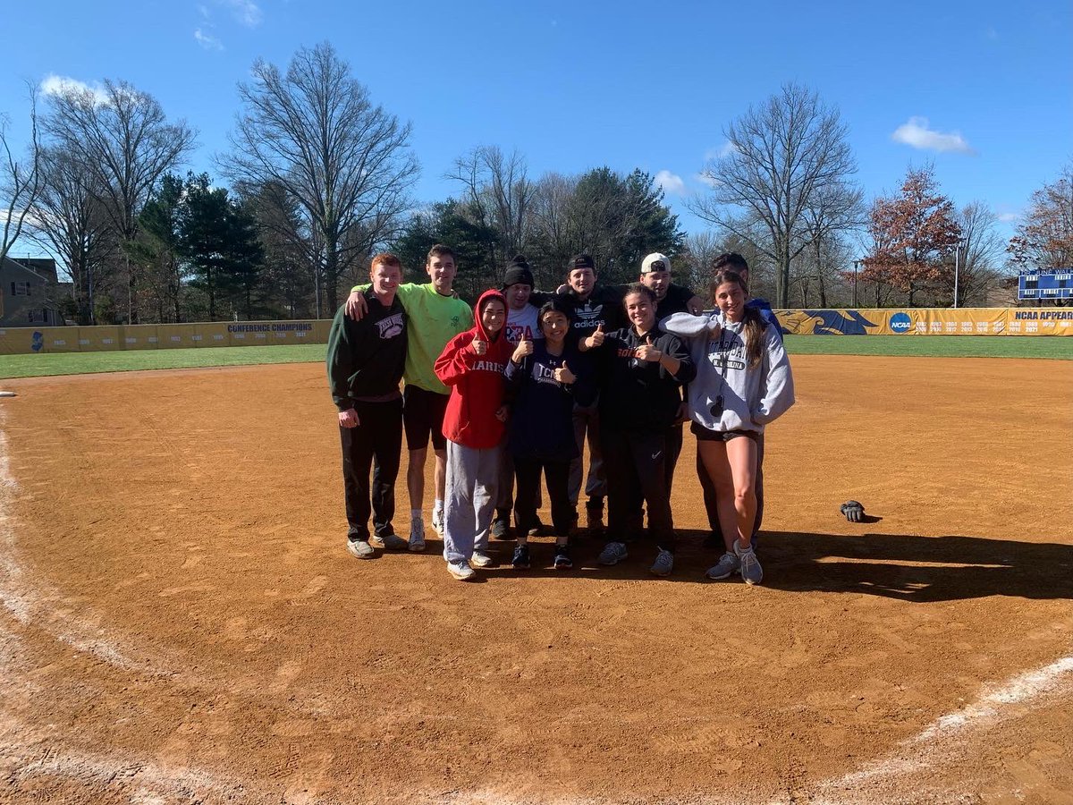 TCNJSoftball's tweet photo. BIG thanks to our Event Staff team for pulling our tarp this morning and helping us get our field ready! https://t.co/o4a44lpm7V