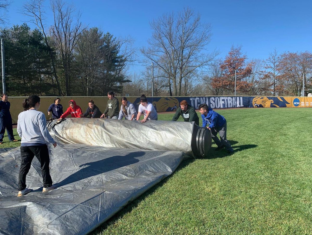 TCNJSoftball's tweet photo. BIG thanks to our Event Staff team for pulling our tarp this morning and helping us get our field ready! https://t.co/o4a44lpm7V