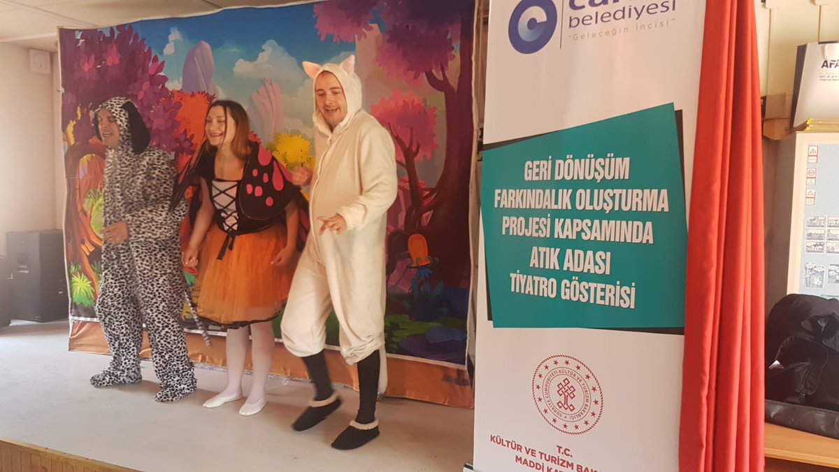 DerelerIlkokulu's tweet photo. @samsuncanikbld 'nin Geri Dönüşüm Farkindalik projesi kapsaminda hazırlanan Atık Adası tiyatro gösterimi öğrencilerimiz tarafindan ilgiyle izlendi.
@samsunmem 
@CanikMem 
@DerelerIlkokulu https://t.co/CeUI4nGClB