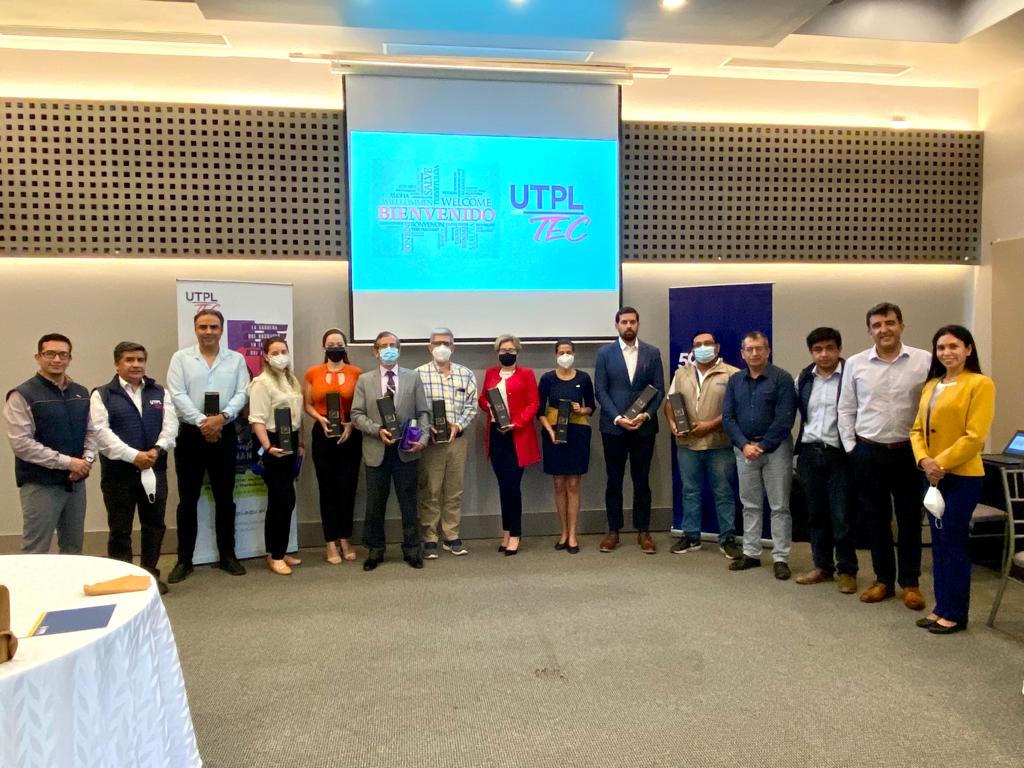 utpl's tweet photo. ¡Generamos alianzas🤝Junto al equipo de #UTPLTec, desarrollamos en #Cuenca y #Machala reuniones de trabajo con el sector empresarial, productivo y GAD cantonales para socializar nuestra oferta de tecnologías y articular estrategias que permitan impulsar la reactivación económica. https://t.co/u3t9u16iSs