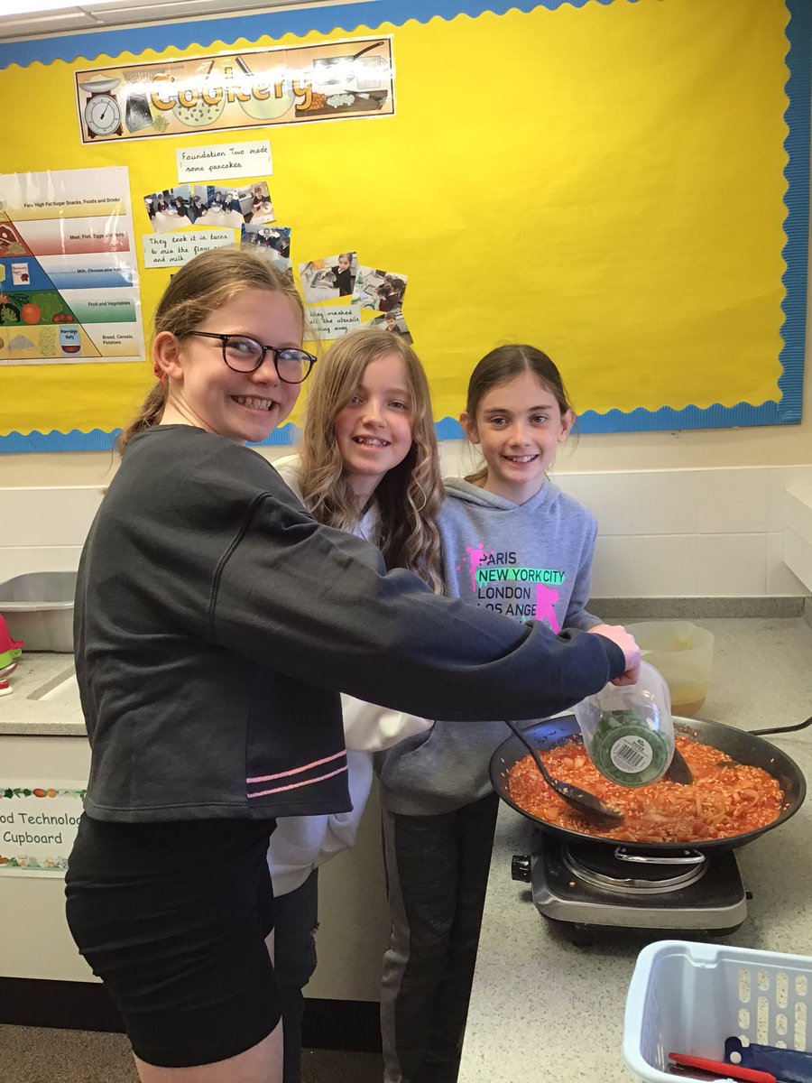 Y6Gayton's tweet photo. @GaytonPrimary Year 6 having a super last day making Paella https://t.co/pfzAjc8YGS