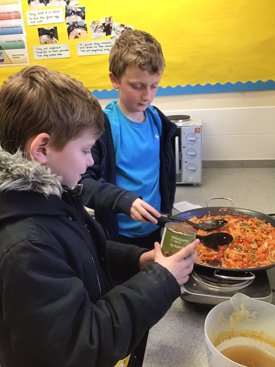 Y6Gayton's tweet photo. @GaytonPrimary Year 6 having a super last day making Paella https://t.co/pfzAjc8YGS