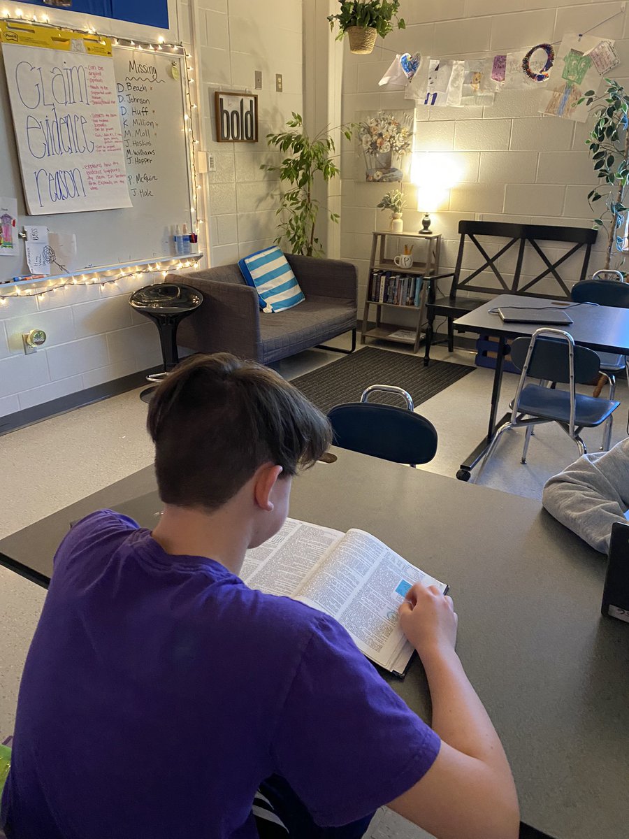 Riddle of the day: there is a word spelled incorrectly in the dictionary. 

I challenged a student to find it.

#BeRoyal #funnyteacher