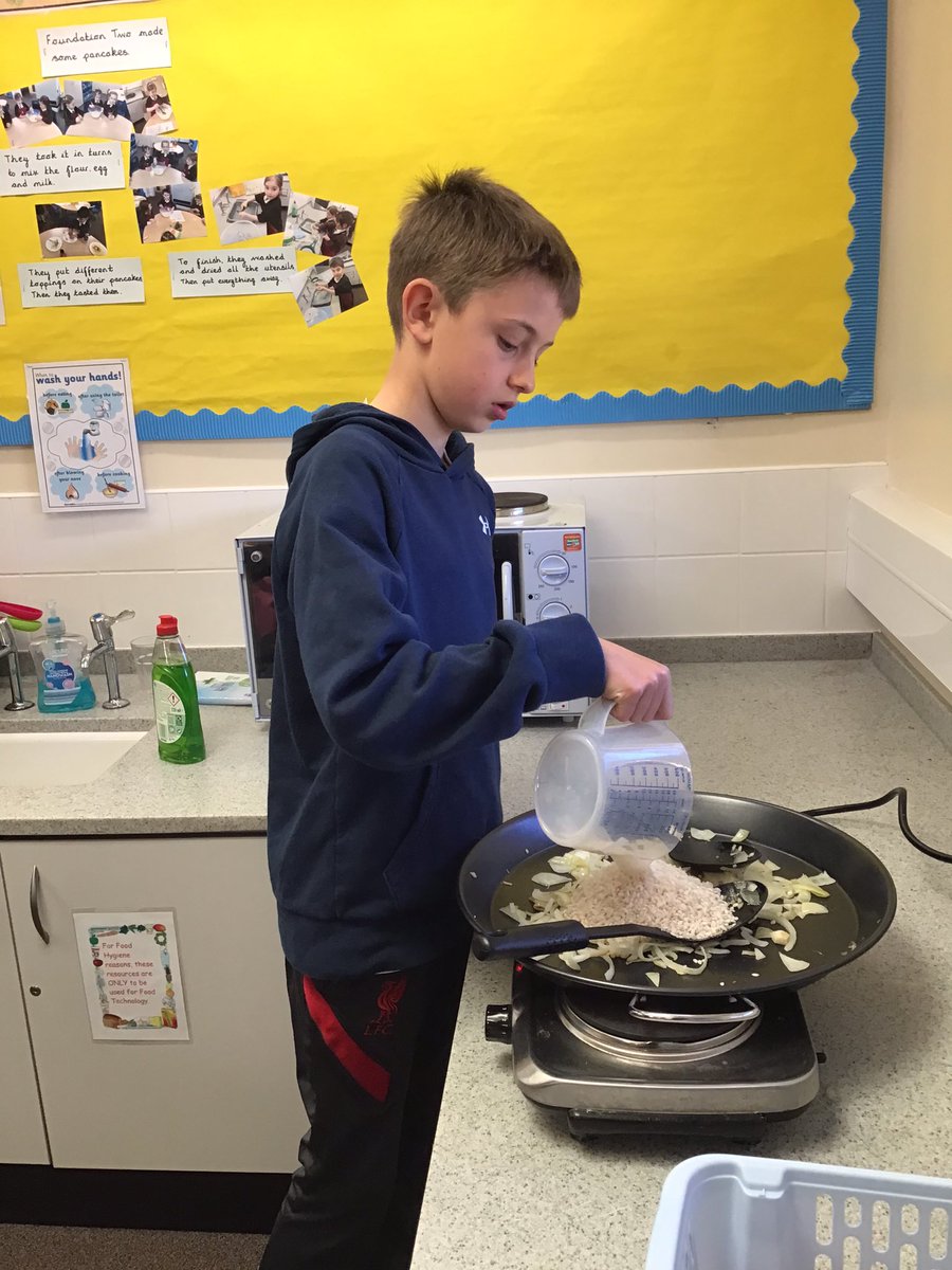 Y6Gayton's tweet photo. @GaytonPrimary Year 6 enjoying making paella https://t.co/zngz88jvc5