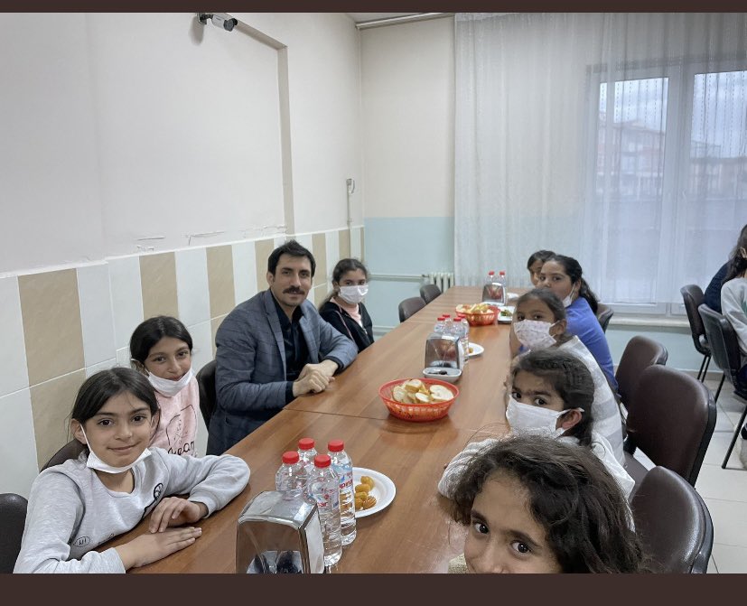 KigYat's tweet photo. Kaymakamımız,belediye başkanımız ve cumhuriyet savcılarımız Okulumuz öğrencileriyle iftar programında bir araya geldi. @KigiKaymakam @KigiBelediyesi @HikmetOzuag @cinogluekrem @bingolmem @kigimem https://t.co/upq4qeijOz