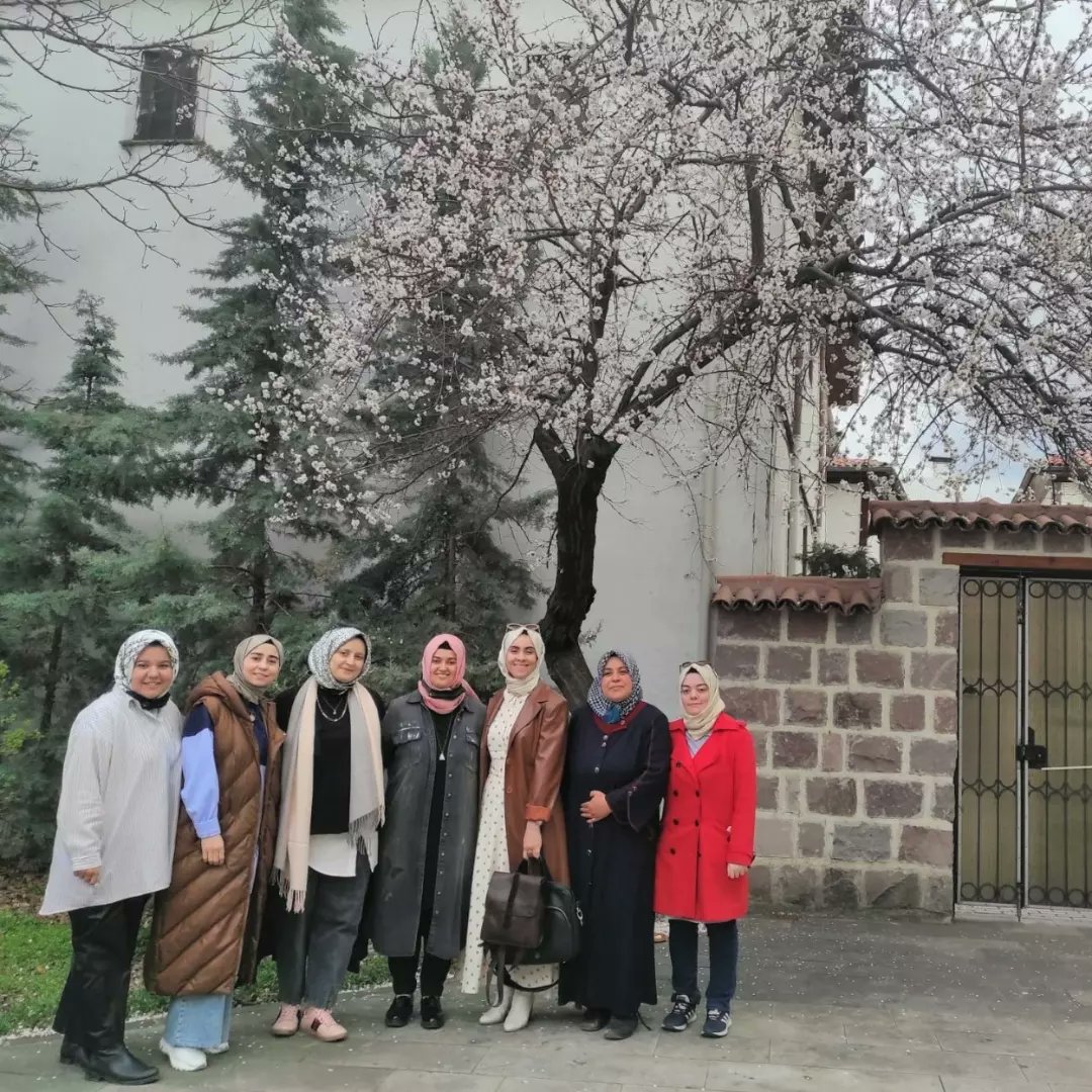 kademankara's tweet photo. Kursumuzun son dersinde Farsça ön ekler ve son ekler işlendi ve kursiyerlerimize sınav yapıldı. https://t.co/uw6SKsz3yf