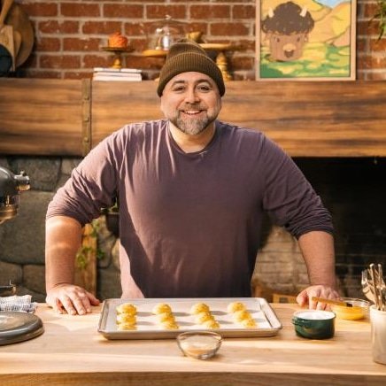 Danetanamo's tweet photo. Coming Up!! Friend and #Food superstar @duffgoldman joins me to share his cool NEW show #AceOfTaste coming SOON on @foodnetwork -We will talk food &amp; family and how this show shares the real meals for one of the World's best Bakers at home! STAY TUNED @wgnradio #OnTheRoadWithDane https://t.co/rcxQNAoKAe