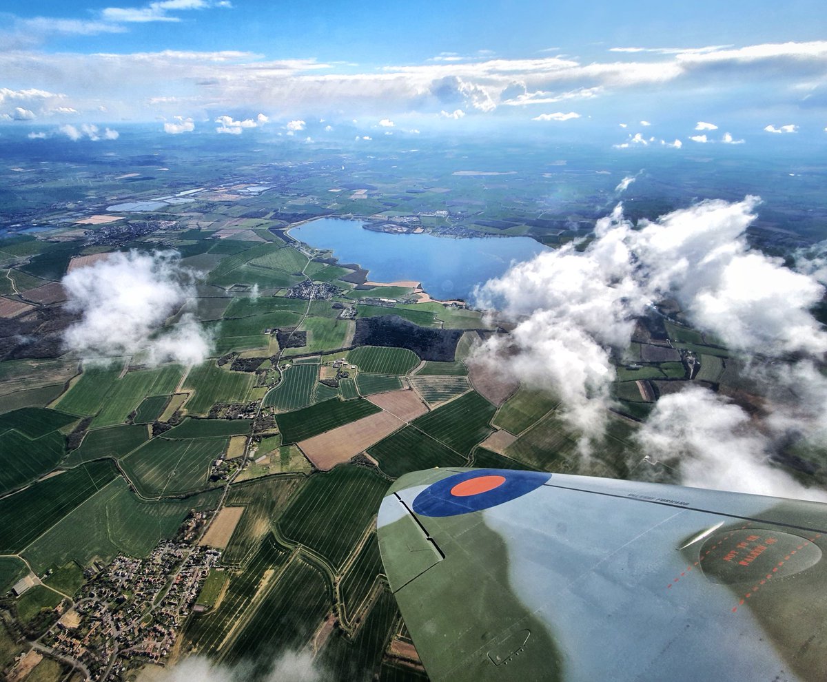 andy_durst's tweet photo. #wingfriday
More pilot training carried out recently. Absolutely love flying with different people but what an honour to fly with some of the most experienced and talented pilots in the world
#warbirdflights #spitfire #cockpitview #wingtipview #clearskies #warbird #ML407 #avgeek https://t.co/OarOjZzd2i