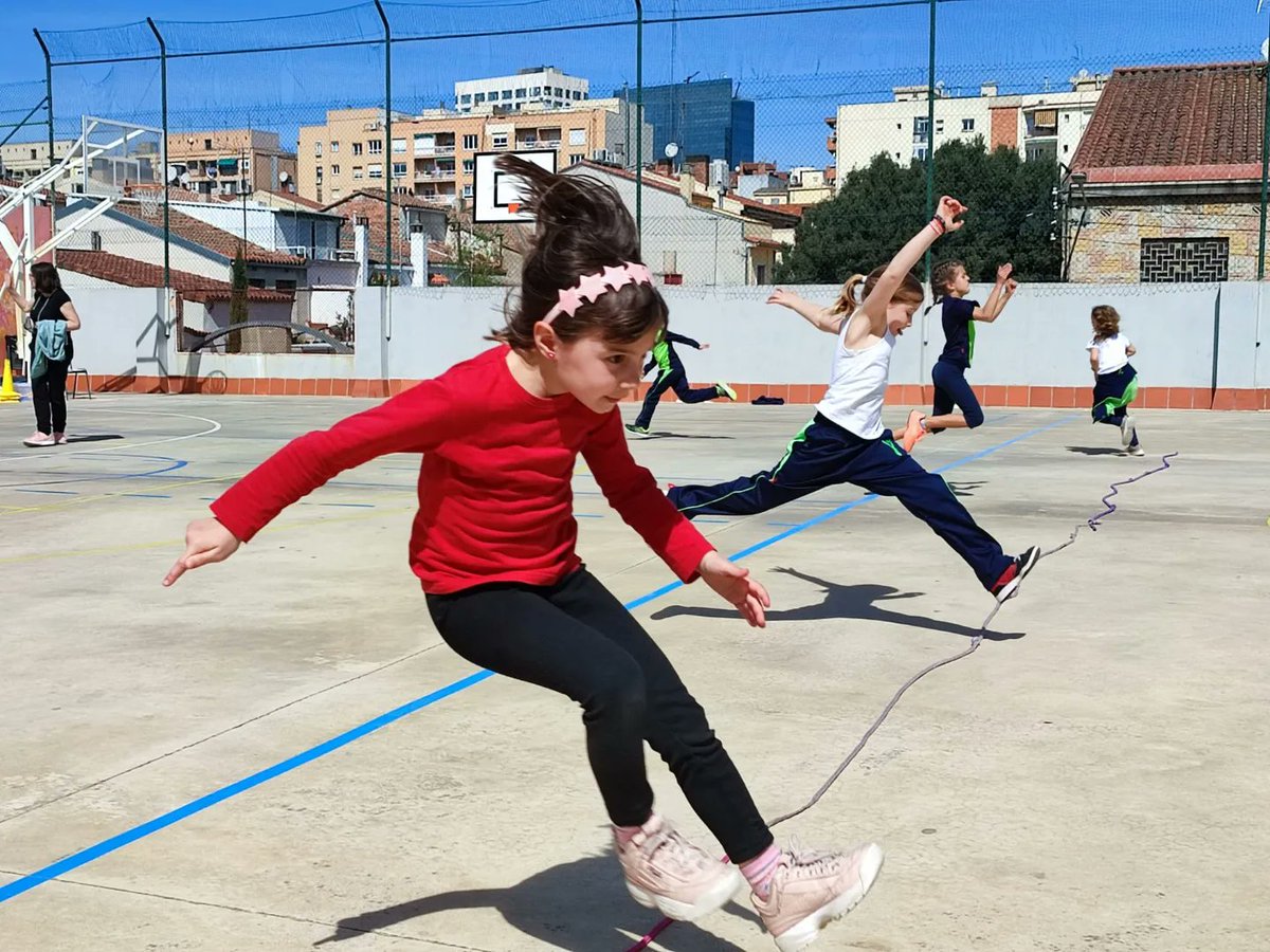 epiasabadell's tweet photo. DIADA DE L'ESPORT
Les nenes i els nens de segon de primària hem fet la Diada de l'esport, hem gaudit molt ja que ens hem estrenat!!!!!
#2NPRIPIASABADELL
#PRIMÀRIAPIASABADELL https://t.co/GwqIaJZ7iT