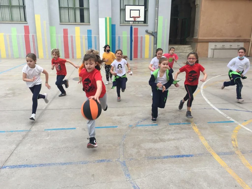 epiasabadell's tweet photo. DIADA DE L'ESPORT
Les nenes i els nens de segon de primària hem fet la Diada de l'esport, hem gaudit molt ja que ens hem estrenat!!!!!
#2NPRIPIASABADELL
#PRIMÀRIAPIASABADELL https://t.co/GwqIaJZ7iT