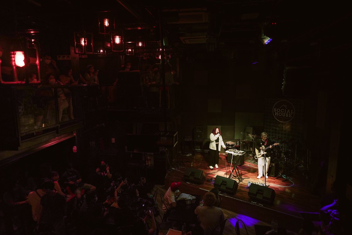 Ysanygo's tweet photo. we had our first gig in two years with @anynamesokay, @itsofmercury, and @munitheband last night!! thank you so much to everyone for being there and to @indieplayph for making #thisgig possible 💗🥺

Photos by @miguelherce_ @ninnalayug https://t.co/pLBlAGPFiY