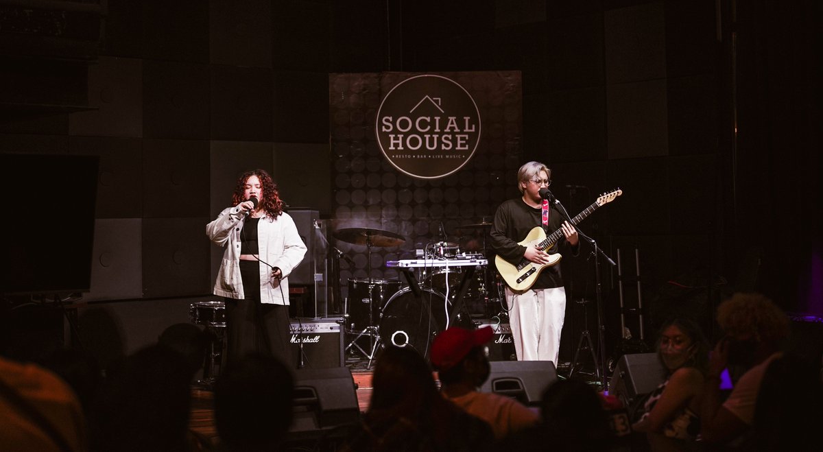 Ysanygo's tweet photo. we had our first gig in two years with @anynamesokay, @itsofmercury, and @munitheband last night!! thank you so much to everyone for being there and to @indieplayph for making #thisgig possible 💗🥺

Photos by @miguelherce_ @ninnalayug https://t.co/pLBlAGPFiY