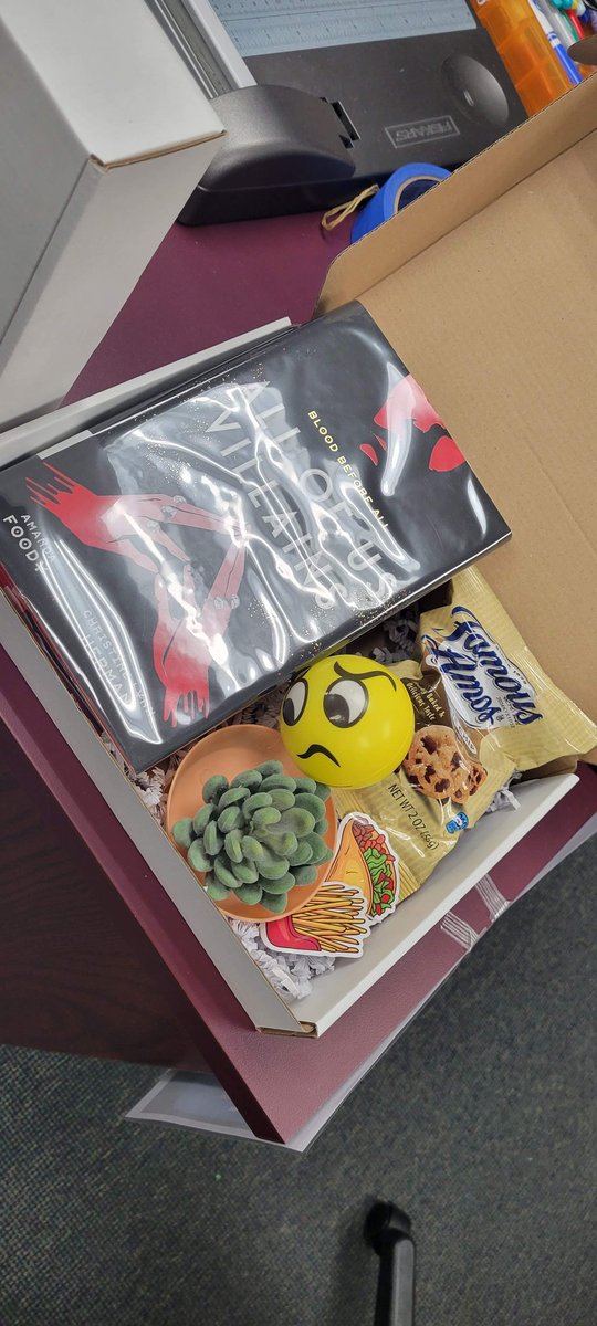 Ariammd's tweet photo. Have you come to the @JTHSMediaCenter to get your LitLoot Box?  #MyLibrary @JTHSFalcons https://t.co/El9gAVAZ8h