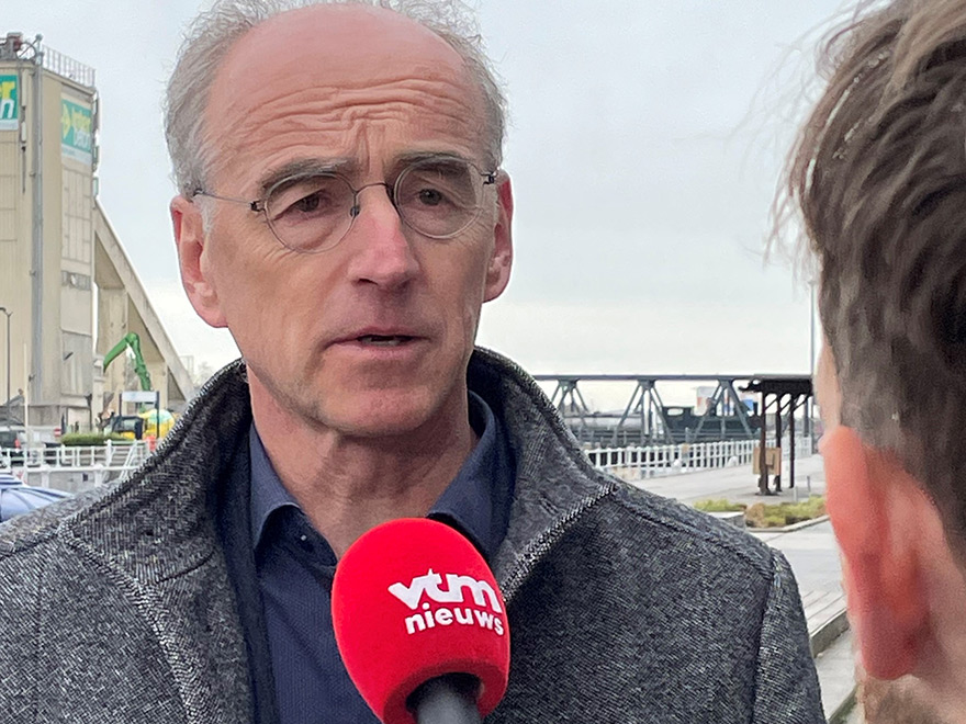 UNIZOvzw's tweet photo. Onze directeur Studiedienst, @BortierJohan in @VTMNIEUWS: “De energiefactuur kan voor ondernemers verlicht worden door de accijnzen te verlagen. Daarnaast willen we een grondig debat over het systeem van de automatische indexering, wat voor een hoge en stijgende loonkost zorgt.” https://t.co/Yvh7514dLA