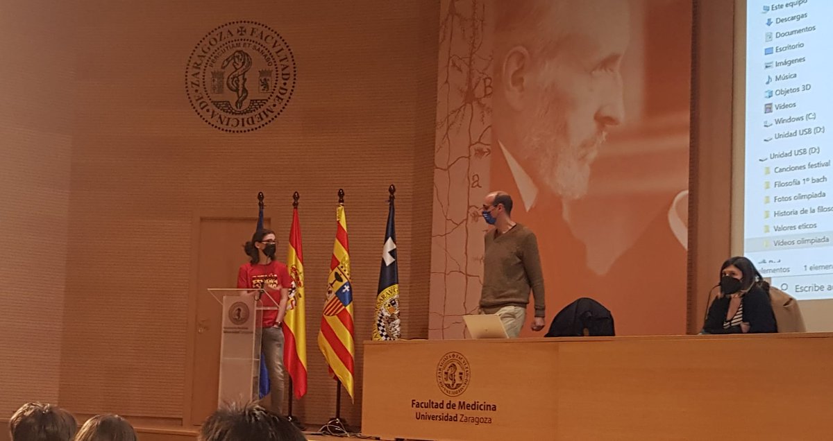 colegiocondes's tweet photo. Álvaro Ingalaturre, recoge el tercer premio en la modalidad de vídeo de la IV Olimpiada de Filosofía en representación de su equipo, formado por Adrián Iglesias, Enzo Badía y Pablo Lozano. ¡Enhorabuena! @OlimFilosofia #filosofía #bachilleratocondes https://t.co/BCcDt7yorI