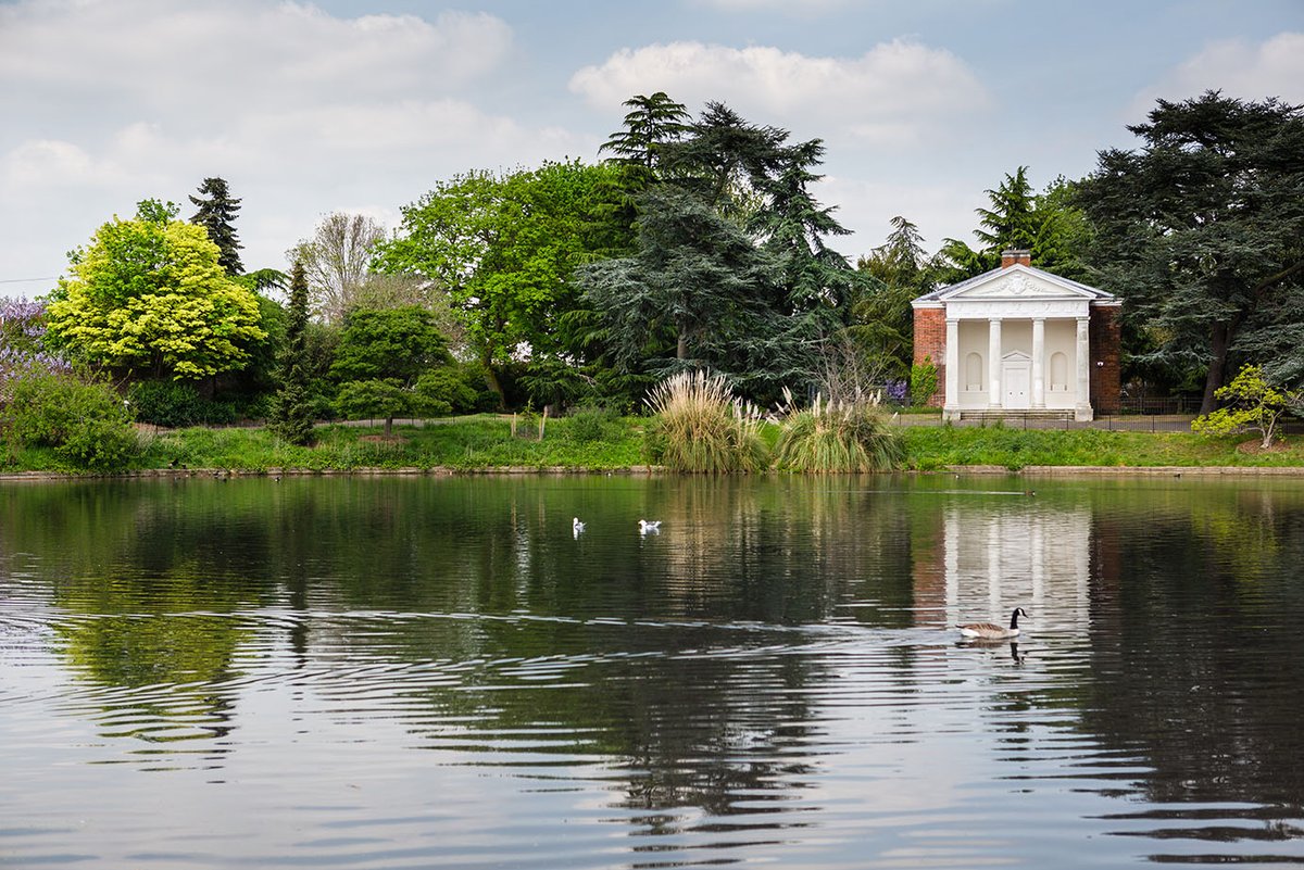 Gunnersbury1's tweet photo. Our magnificent 18th century Temple is thought to have been built for Princess Amelia, daughter of George II. She used it as a place of entertainment, enjoying views over to Kew Gardens.
We now use the Temple to host our popular Victorian school sessions! https://t.co/gvW45NkMDw
