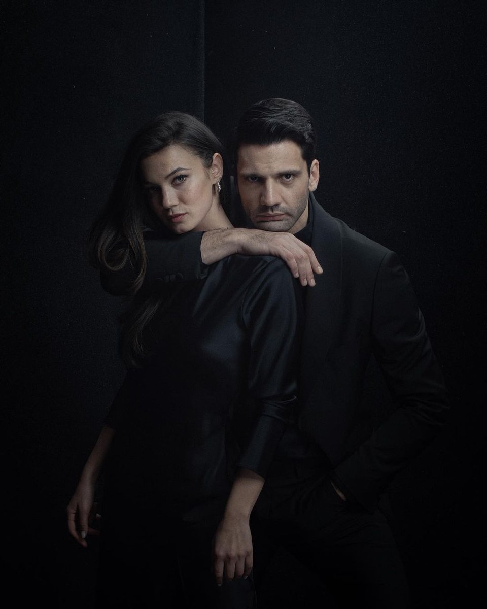 #Yargı, "Family Secrets" adıyla Porto Riko, ABD, İspanya, Şili, MENA, İsrail, Kıbrıs, Romanya ve Gürcistan'dan sonra Yunanistan’da da seyirci ile buluşuyor. 🖤 

<a href="/ayyapim/">AY YAPIM</a> <a href="/maddEntertainm1/">Madd Entertainment</a> <a href="/kaanurgancioglu/">Kaan Urgancıoğlu</a> <a href="/pinardeniz12/">pınar deniz</a> 

📸 <a href="/muhsinakgunofcl/">muhsinakgunofficial</a>