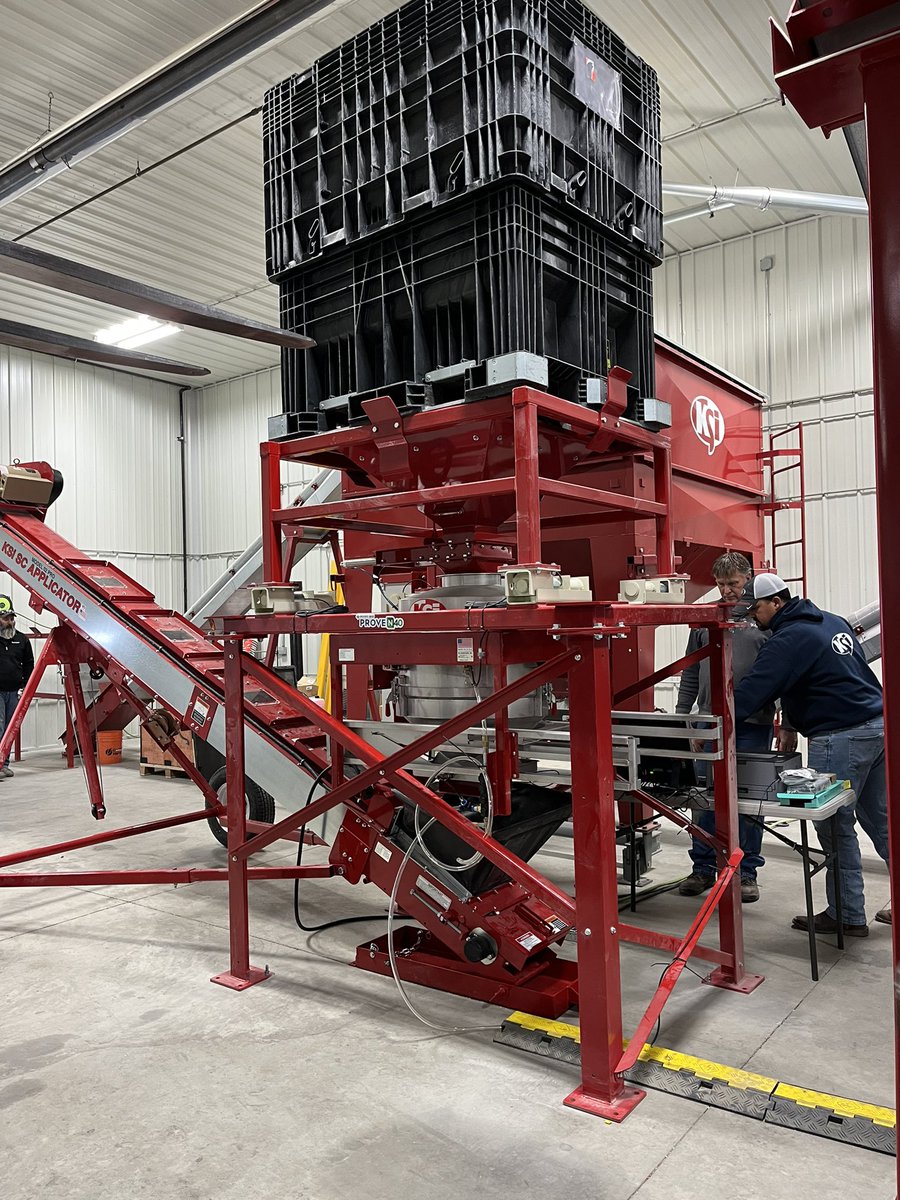 BoehmEric88's tweet photo. Exciting last couple weeks treating corn with @pivotbio Proven40ST. Can’t wait for #plant22 to get here! https://t.co/4rvTEDLhbs