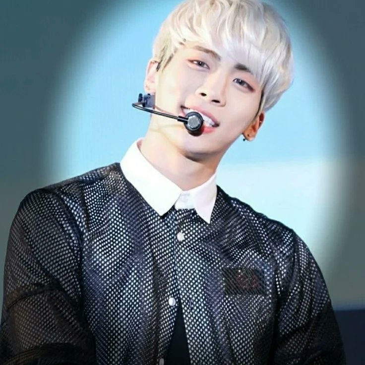 AyshaSheikh17's tweet photo. Happy Birthday to Our Moon and Angel 😇 @realjonghyun90 ❣️ 
We Love and Miss you so much ❤️
Celebrate your birthday Happily Up there Oppa ❤️
#HappyBirthdayJonghyun #JonghyunDay #shinee #Shineejonghyun #WeLoveYouJonghyun https://t.co/sGqLSRyH19