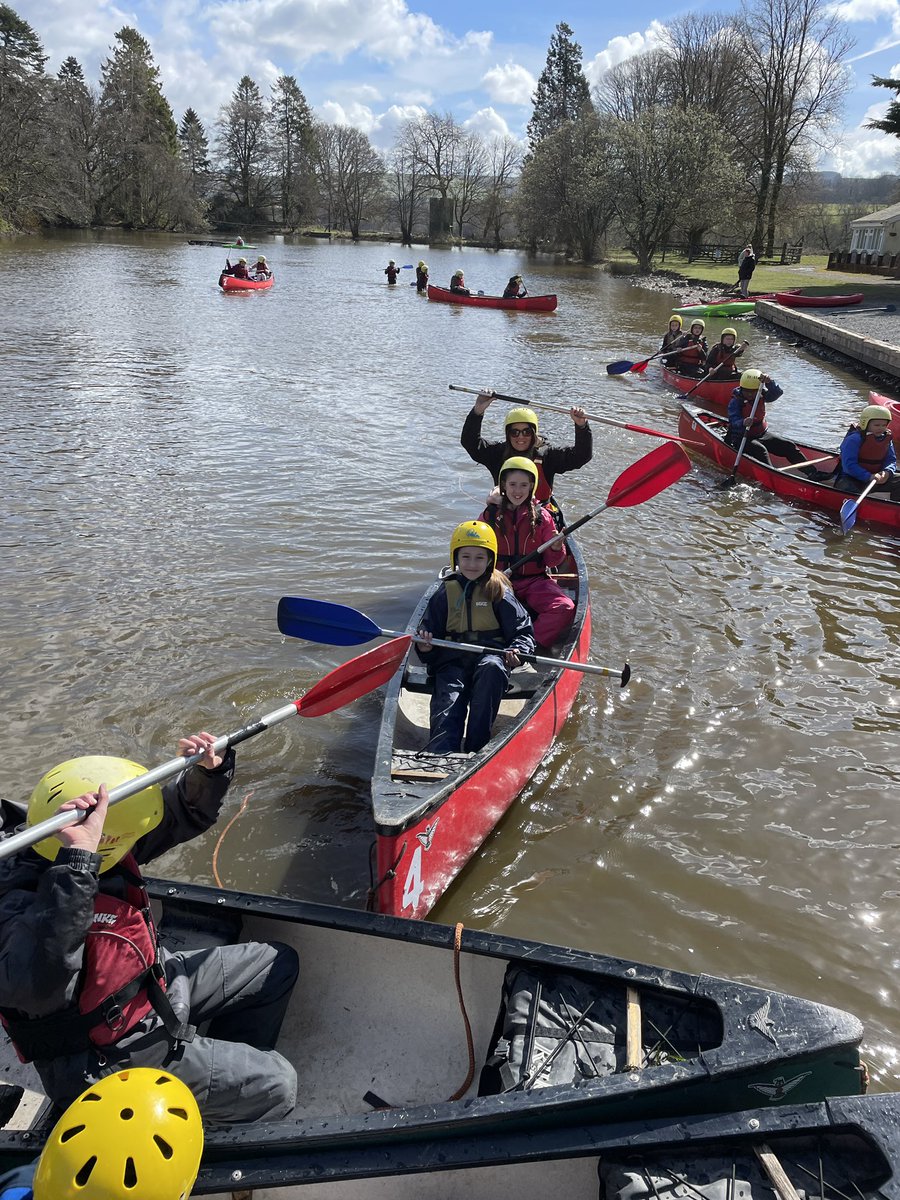 MrsJonesJPPS's tweet photo. What a beautiful morning for a spot of canoeing and kayaking! 🛶#Y6ResidentialJPPS @jubileeparkps https://t.co/JWpoKiLDjK