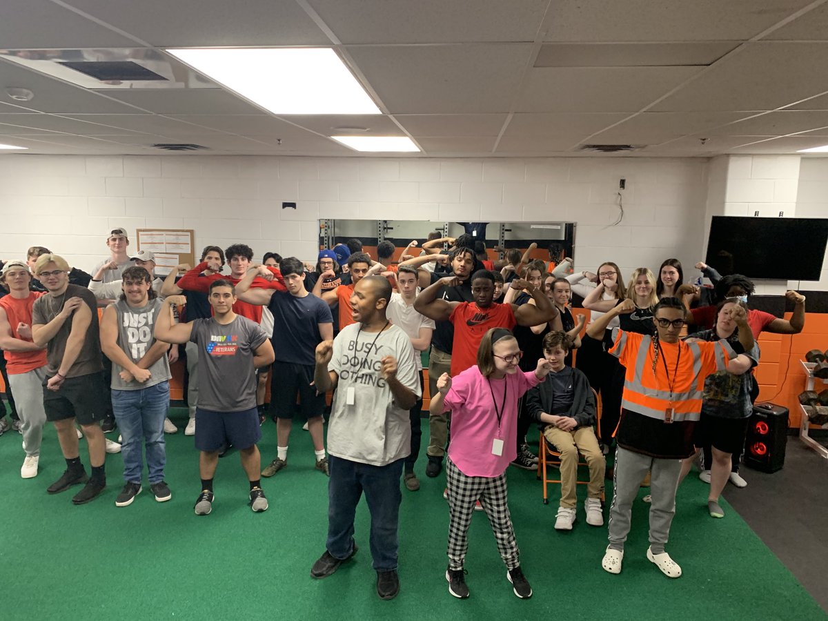 A Block Strength and Conditioning bringing the energy this morning.  #flexfriday