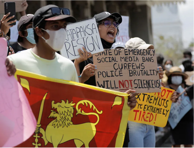 GlobeSLnews's tweet photo. For how long #SriLanka people going to tolerate these non-sense.😢😢😢
#GoHomeRajapakshas
#GoHomeGota 
#ProtestLK
#ArrestRajapaksas https://t.co/sWCgfhZ8E5