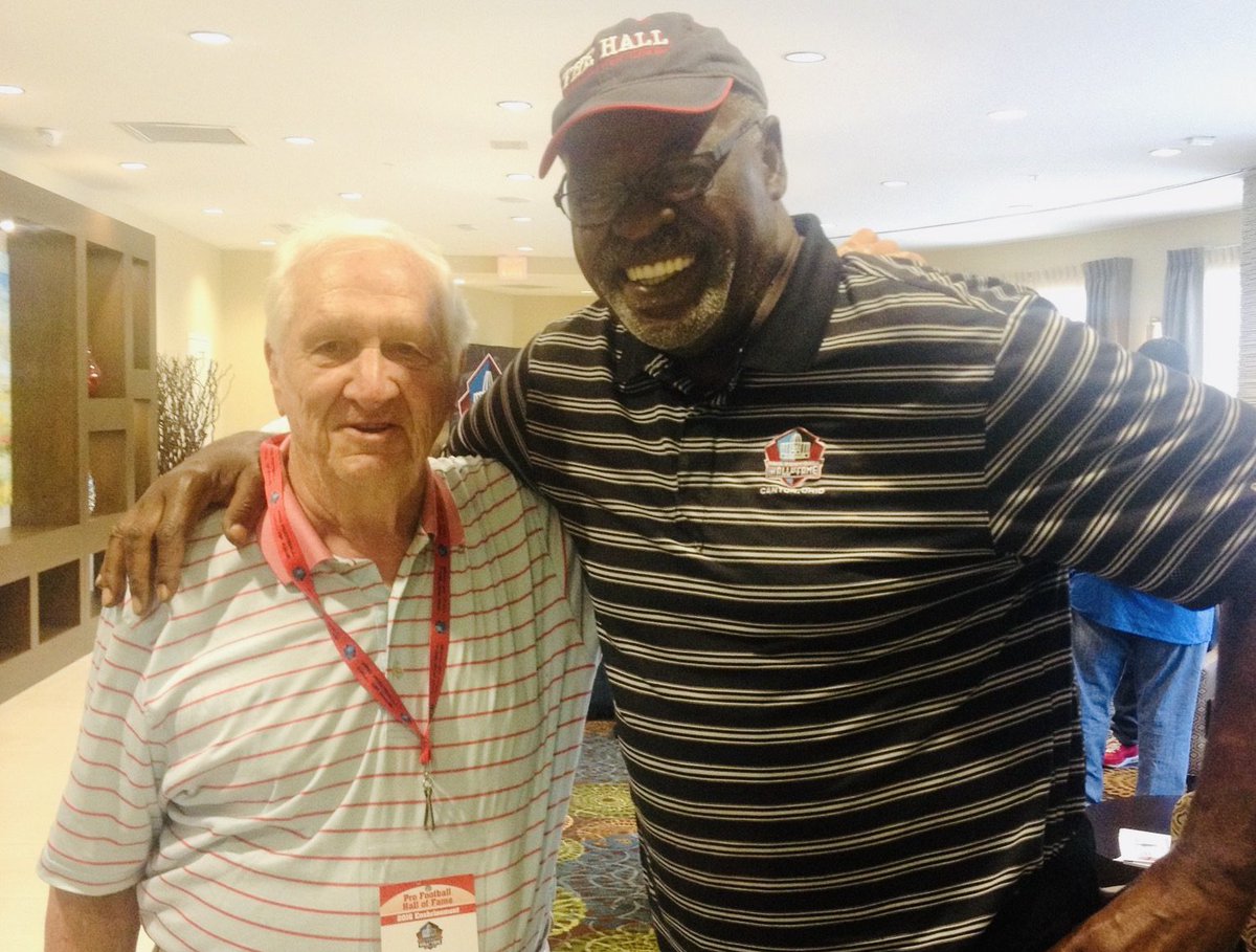 Gil_Brandt's tweet image. This is a day of great mourning. Rayfield Wright was like a son to me. I still can’t believe he is gone. A man of great faith, there is no doubt he has entered through the gates of Heaven. May Di and his family have peace knowing this. Love you, Rayfield. Rest In God’s Peace.