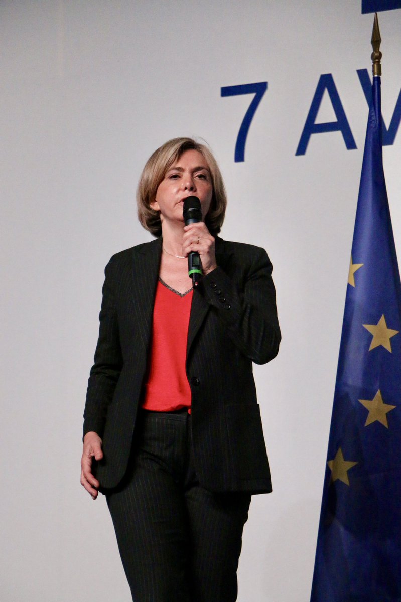 jeunesreps's tweet photo. « Il n’est pas normal qu’aujourd’hui il faille six générations pour un enfant d’ouvrier pour devenir cadre » @vpecresse 

La France de Valérie Pécresse sera celle du mérite et de l’ascension sociale. 

🗳 Les 10 et 24 avril, #JeVotePecresse 

#Pecresse2022 https://t.co/ehp5tVeZcn