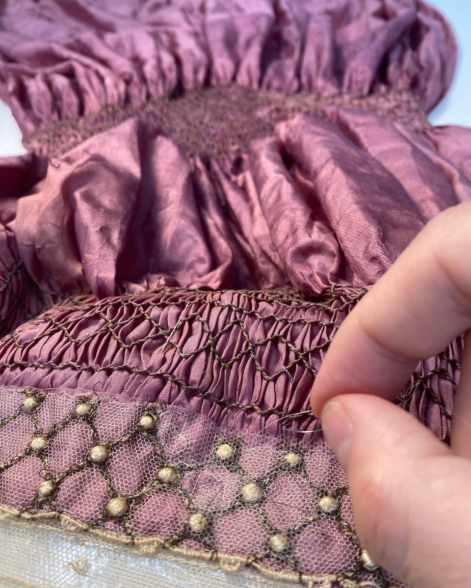 txetxarito's tweet image. This week the attention was placed on the conservation of the tule.
#fashionconservation #textileconservation