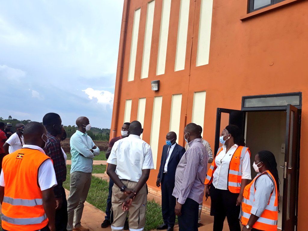 PSST @rggoobi has today started his 3 day visit of the Oil & Gas operation areas in Albertine Region. His first stop was at Uganda Petroleum Institute Kigumba where Ugandans are acquiring technician & artisan skills required in the Oil & Gas Sector.He also toured UPIK facilities